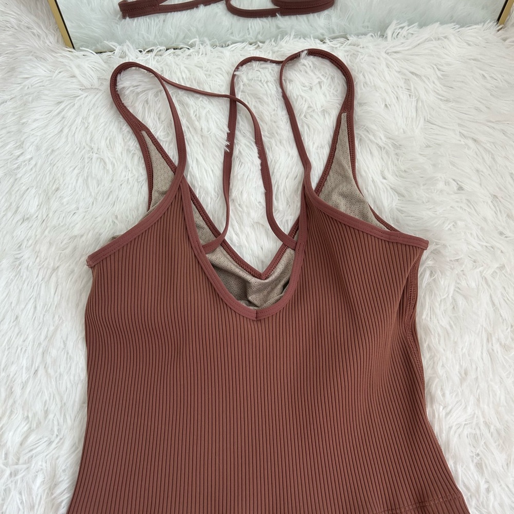Vuori Ribbed Crop Tank | Berry Color | Ships Next Day - Picture 3 of 10